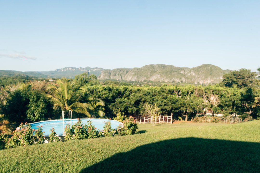 Cuba Buddy Premium Casa Viñales vista piscina-3