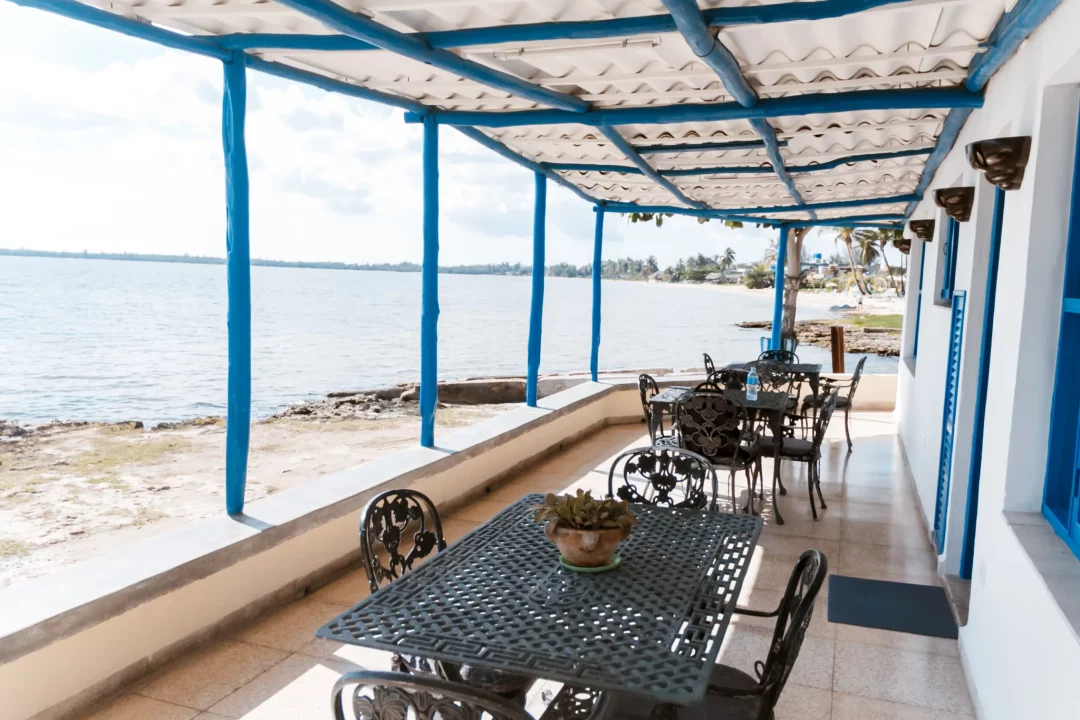 cuba-buddy-playa-larga-casa-am-wasser-2048x1365