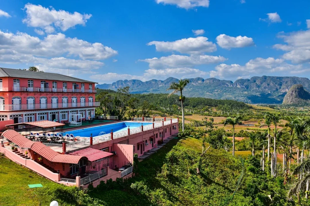 free-photo-of-view-of-the-hotel-horizontes-los-jazmines-in-vinales-cuba